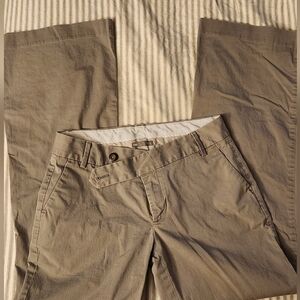 GAP Straight Fit Flared Leg Pants khaki size 6 Regular